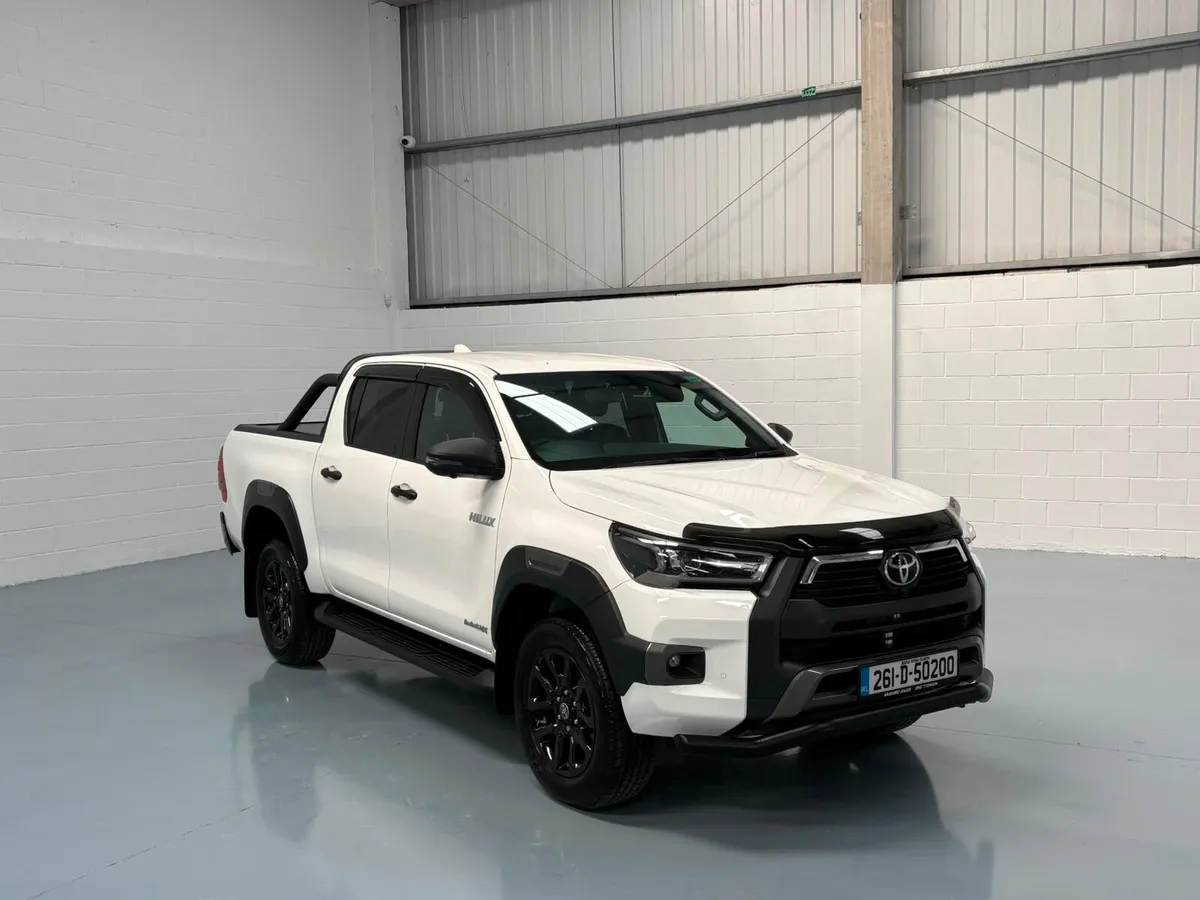 Toyota Hilux BRAND NEW InvincibleX 2.8 Auto - Image 2