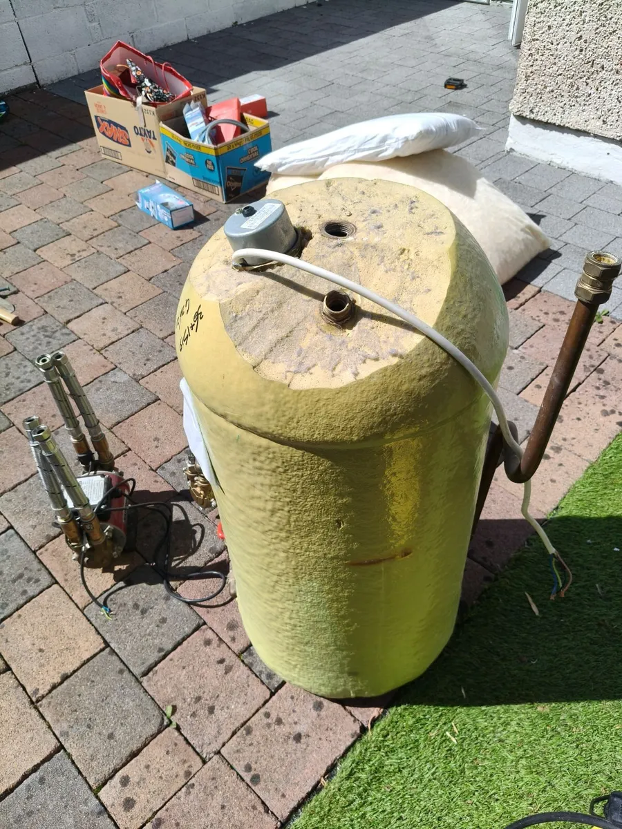 2 x Pumps - Water Cylinder - Expansion Vessel - Image 4