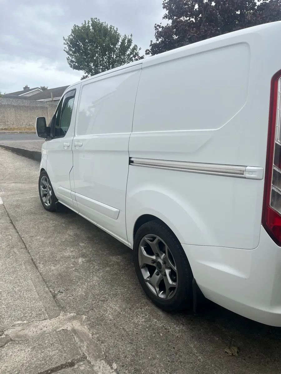 Ford transit custom race van - Image 4