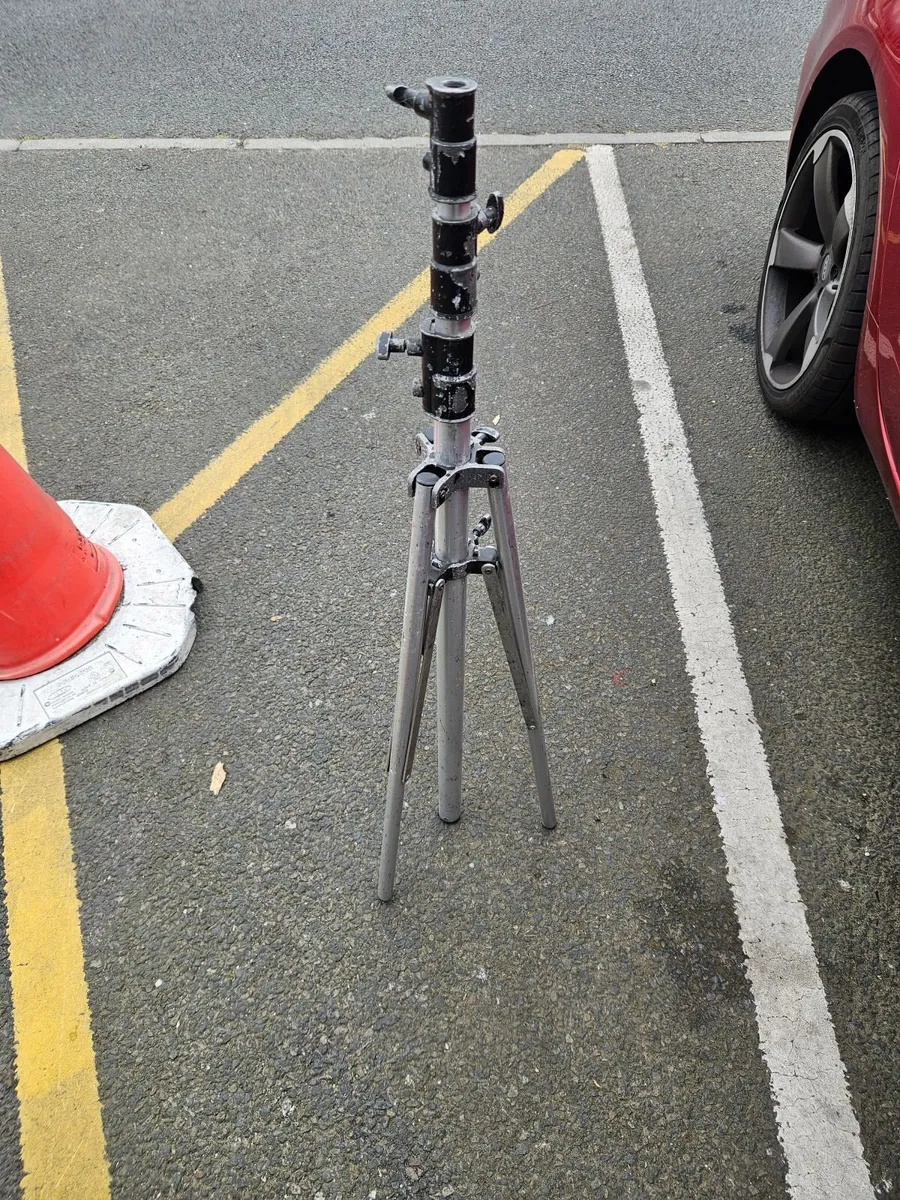 Camera Tripod - Image 3