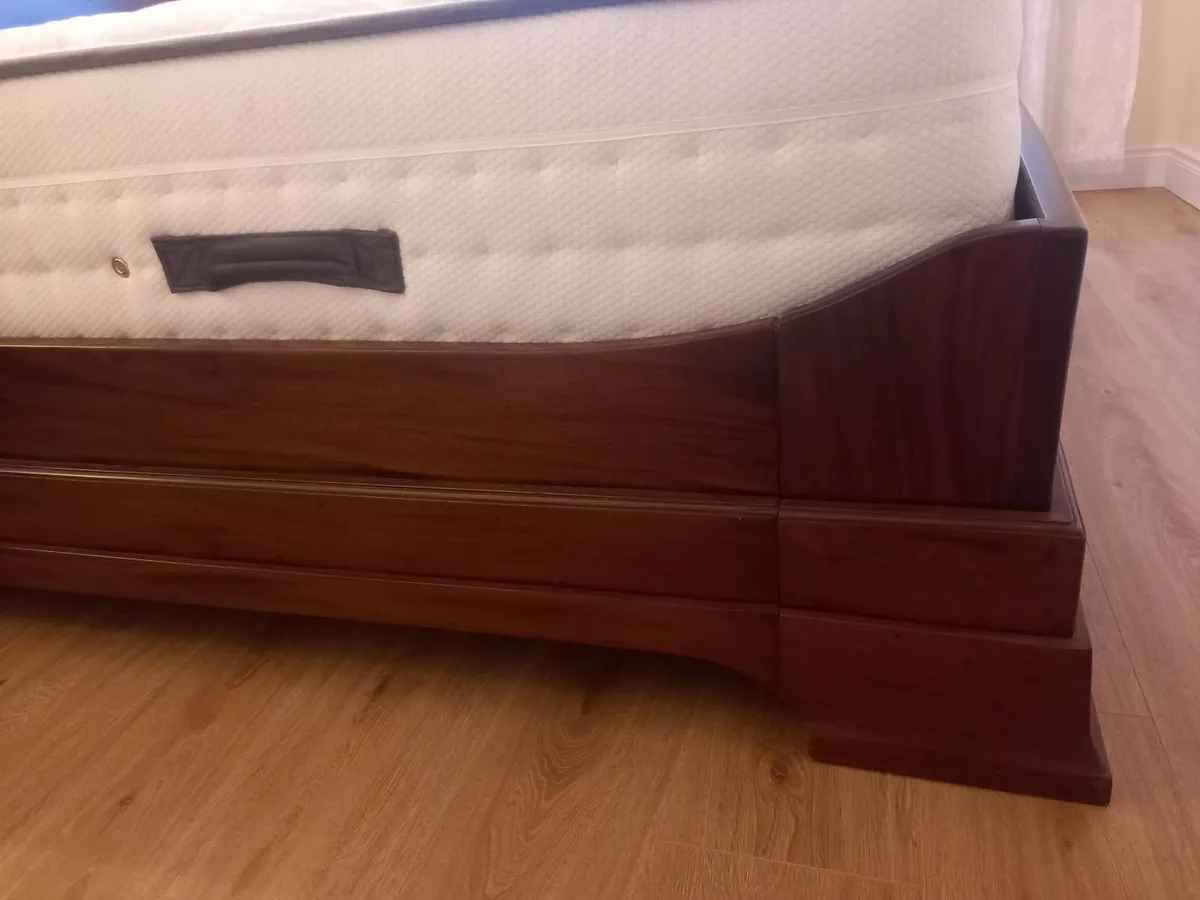 Mahogany sleigh bed - Image 2
