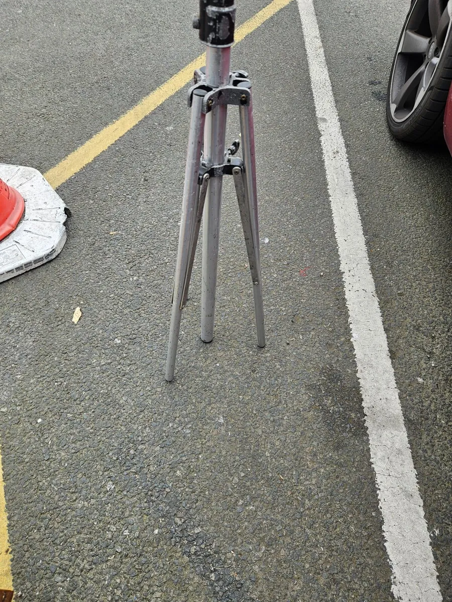 Camera Tripod - Image 4