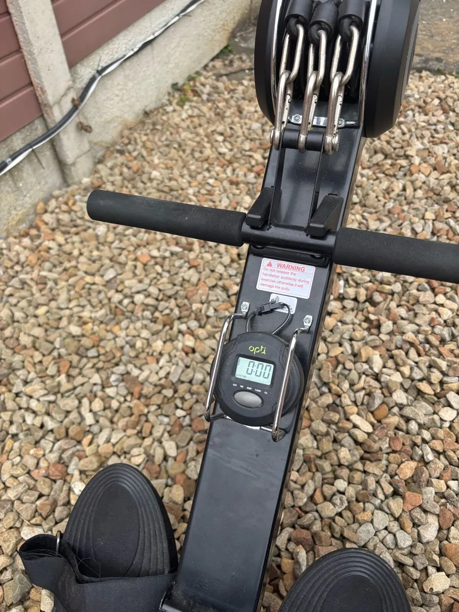 Rowing machine - Image 1