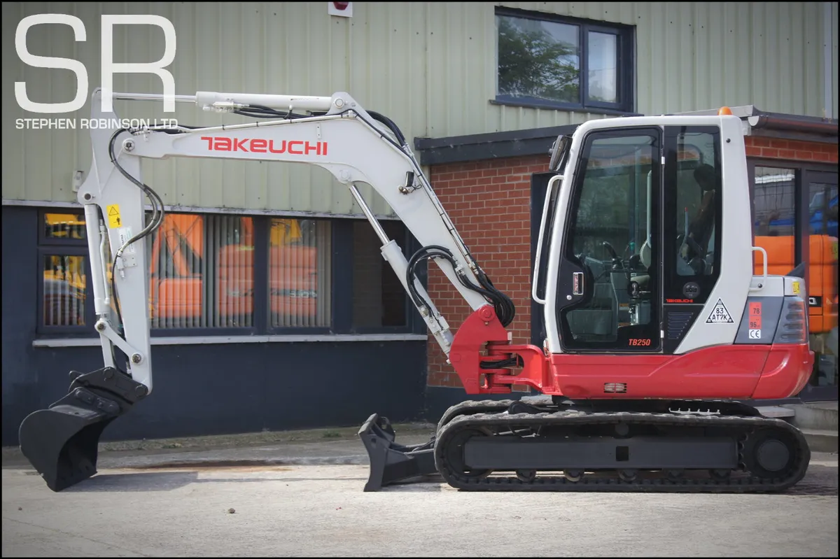 2018 Takeuchi TB250 - Image 4
