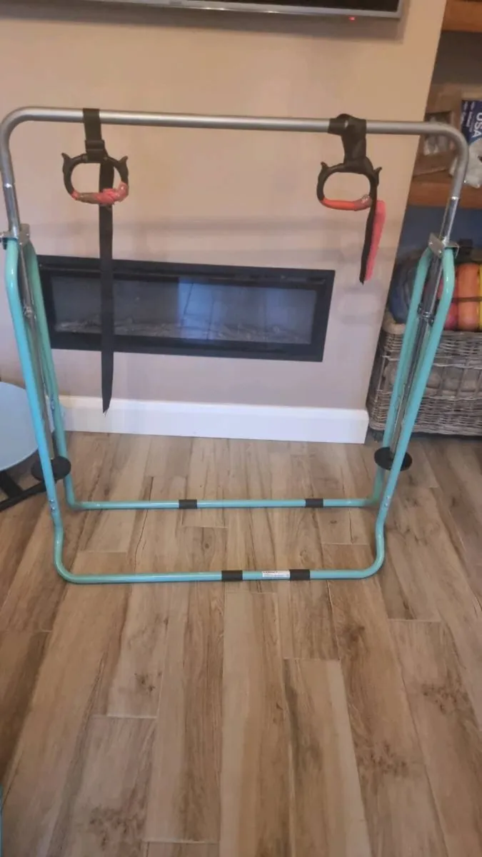 Adjustable and foldable kids gymnastics bar - Image 1