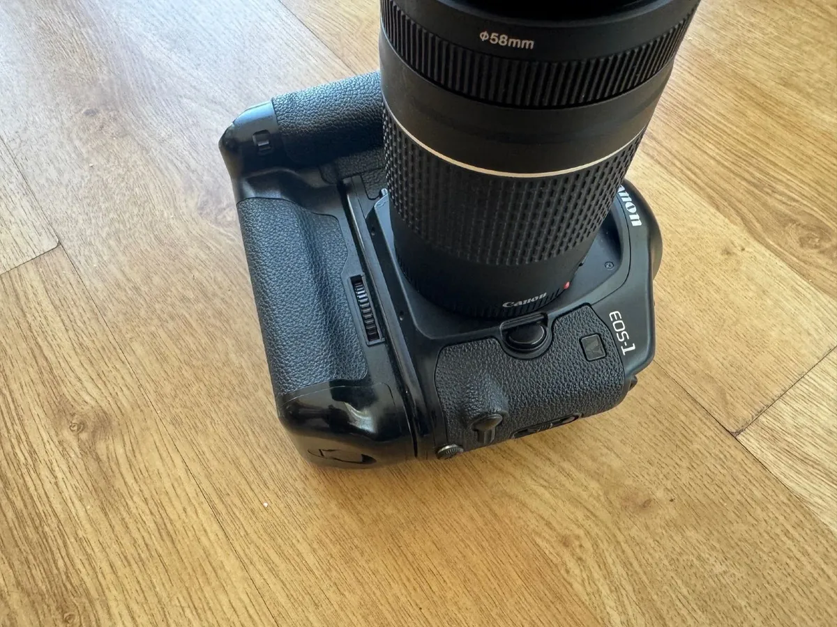 Canon EOS 1V 35mm Film Camera - Great Condition. - Image 1