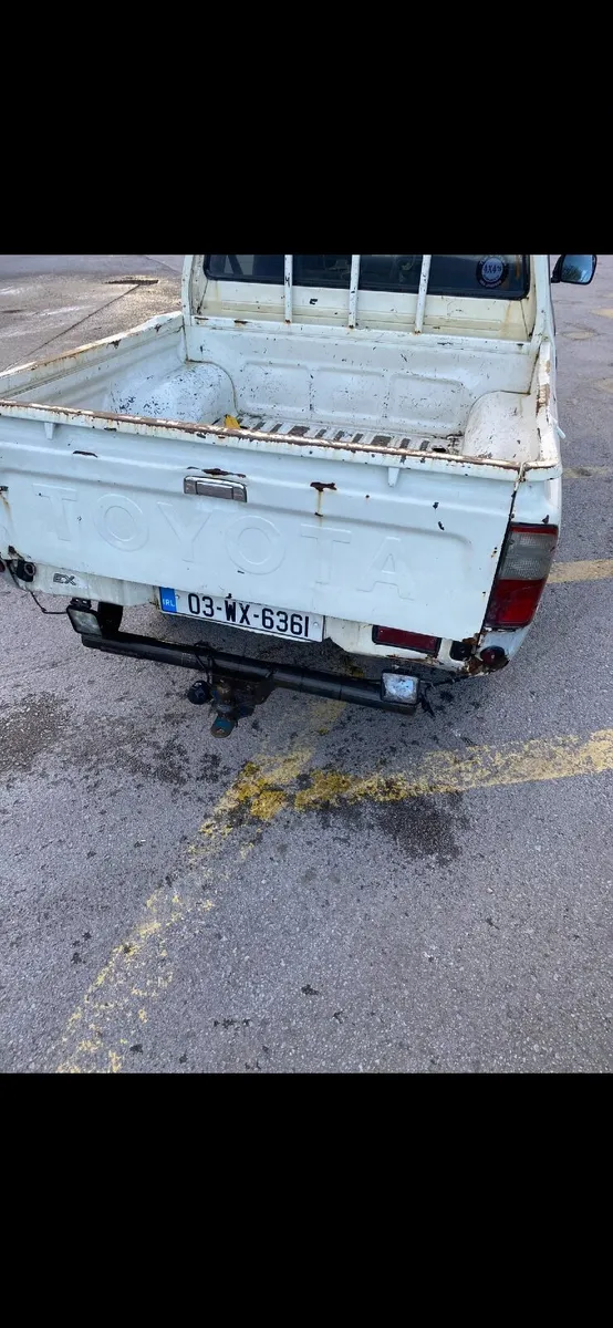 Toyota Hilux 2003 - Image 2