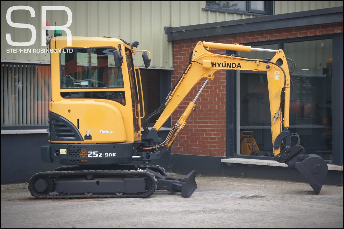 2018 Hyundai 25Z - 9 AK - Image 2
