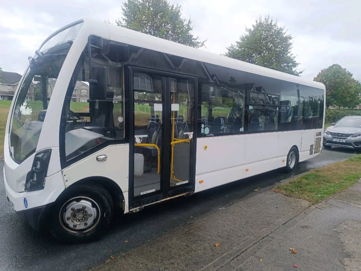nu track nu vibe 2016 33 seater - Image 1