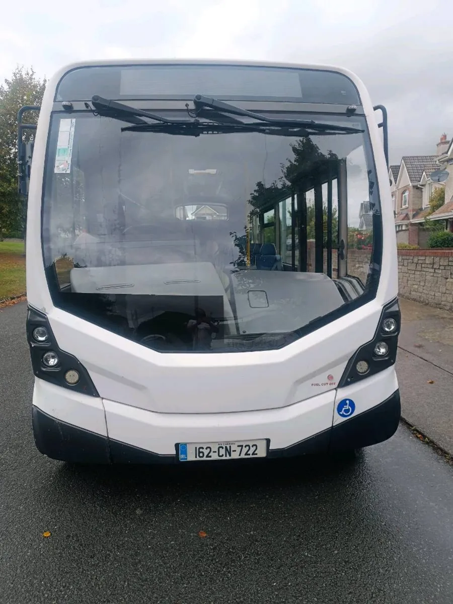 nu track nu vibe 2016 33 seater - Image 2
