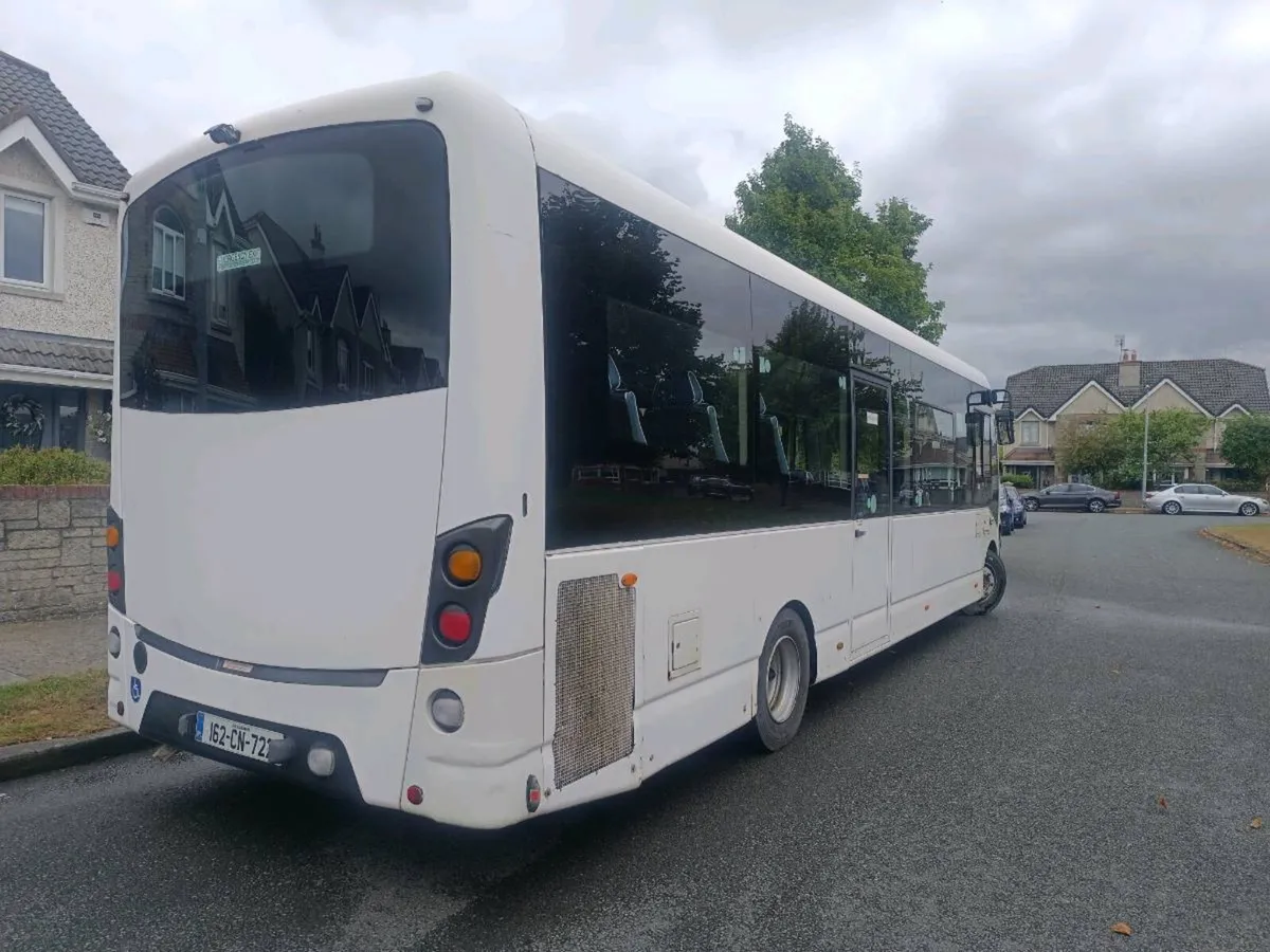 nu track nu vibe 2016 33 seater - Image 4
