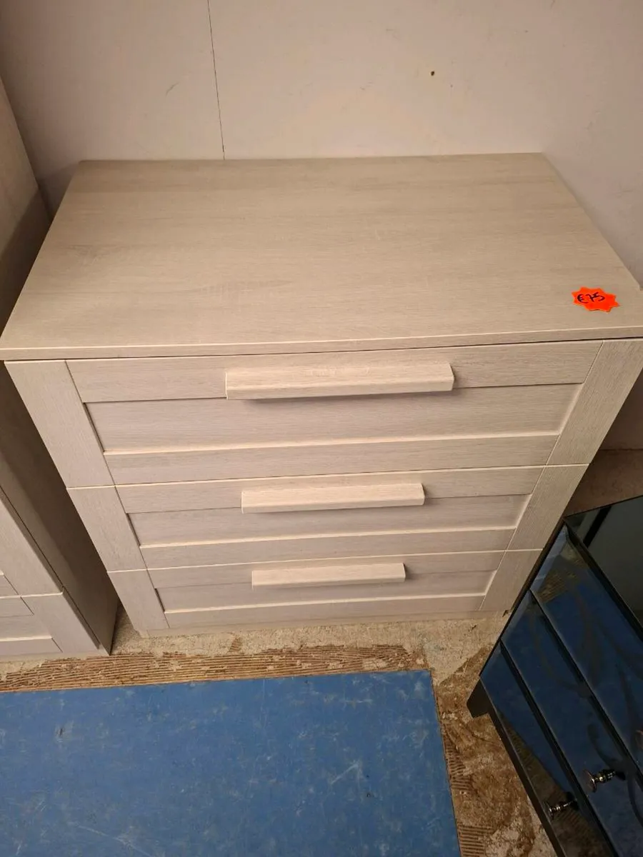 GREY CHEST OF DRAWERS 3 DRAWER - Image 1
