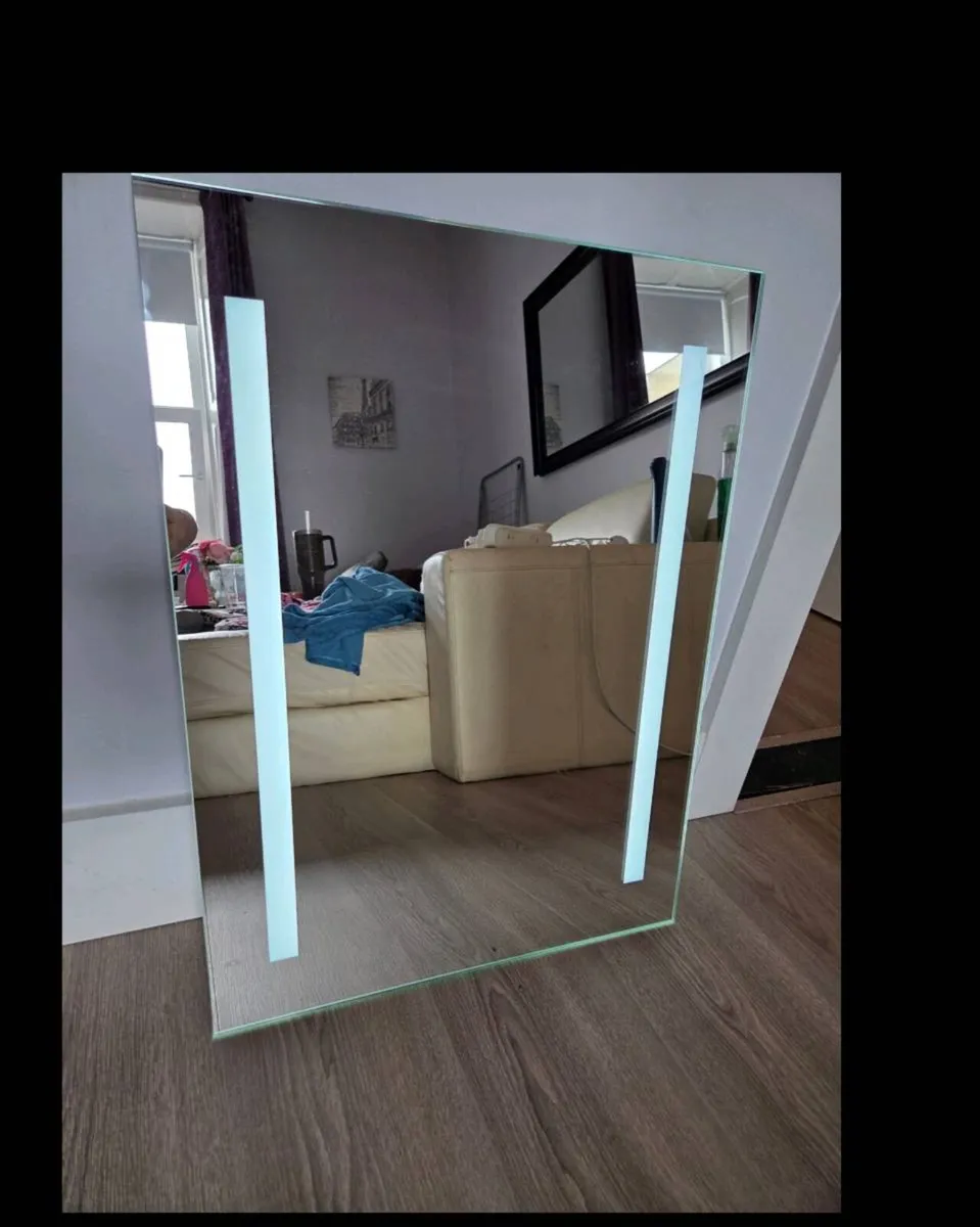 Battery operated led mirror