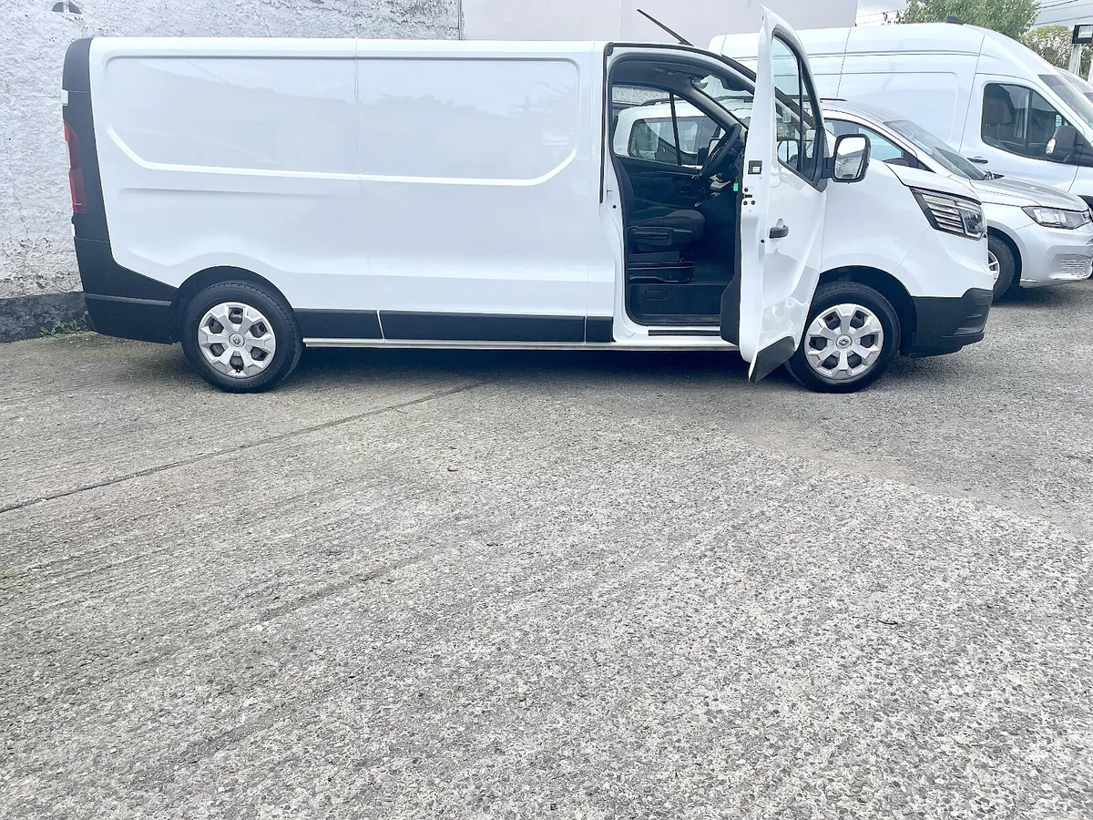 Renault Trafic LL30 2.0 Blue DCI 130BHP LWB,2023 - Image 3