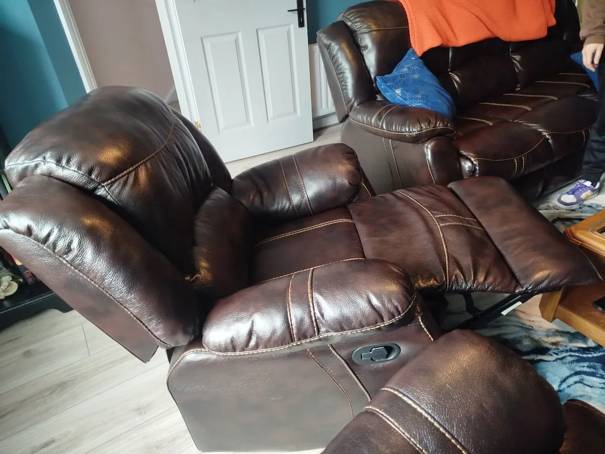 Brown Leather 3 Seater & 2 Recliners - Image 4