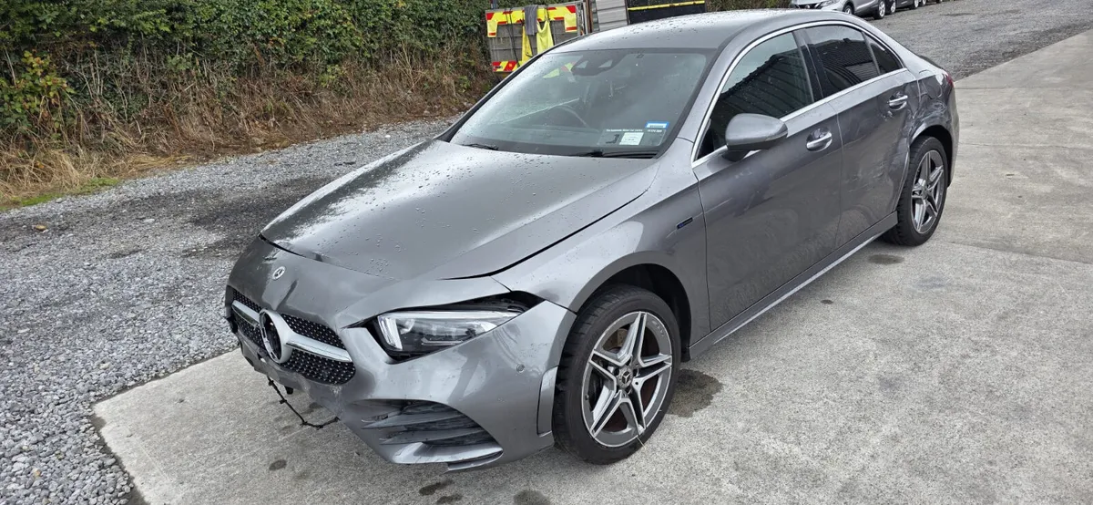 211 MERCEDES A250E - Image 2