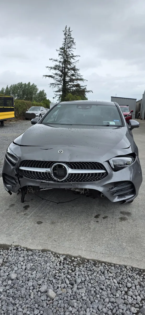 211 MERCEDES A250E - Image 4