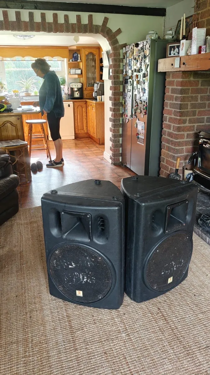 4 passive speakers - Image 1