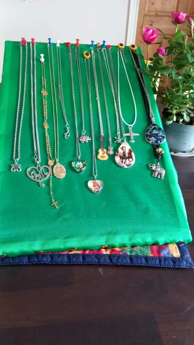 Costume Jewellery . - Image 3
