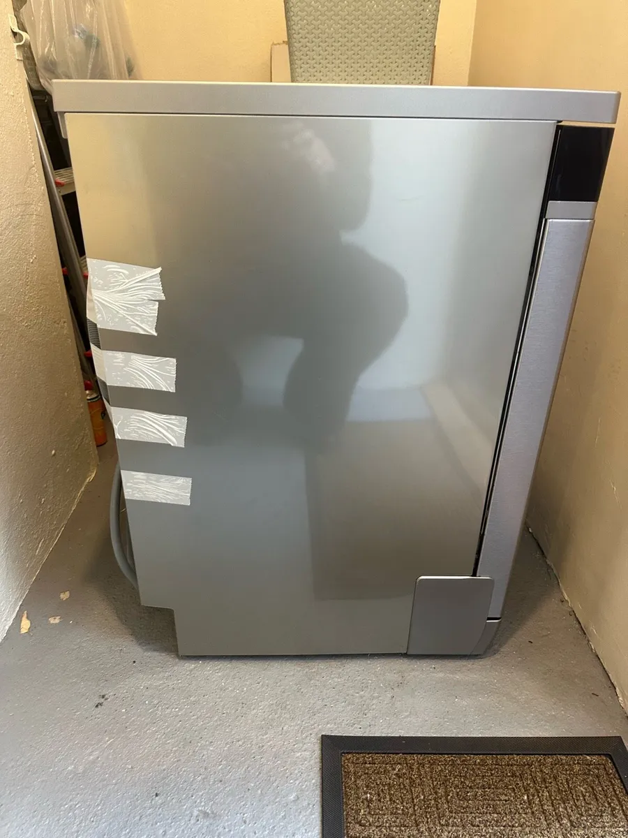 Whirlpool 60cm Dishwasher (model WFC3C33PFXUK) - Image 3