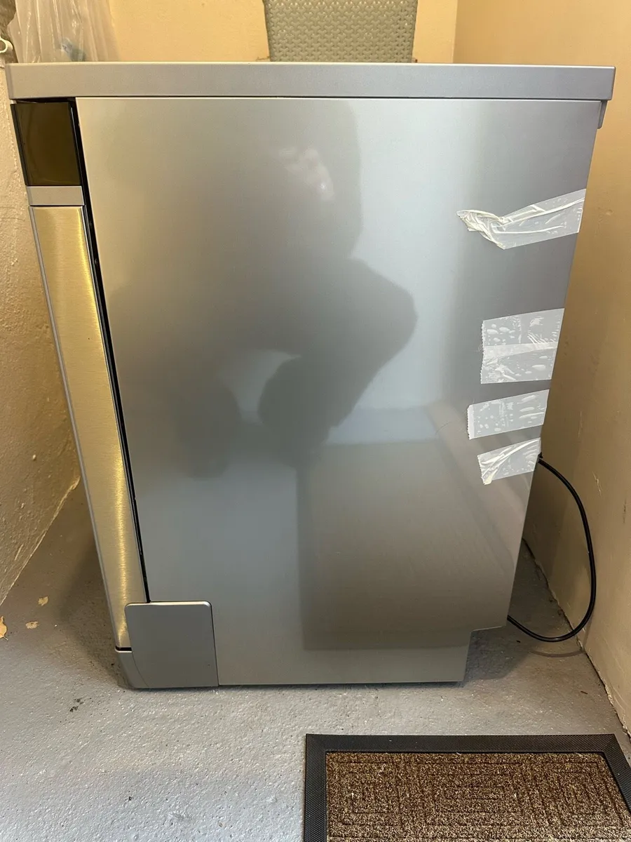 Whirlpool 60cm Dishwasher (model WFC3C33PFXUK) - Image 4