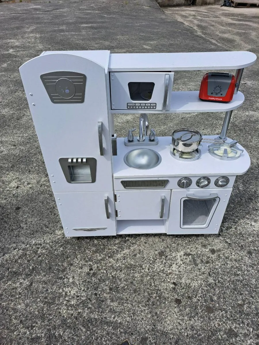 Kid Kraft toy kitchen - Image 1