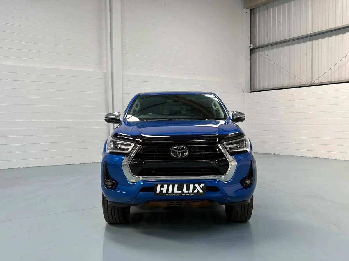 2023 Toyota Hilux Invincible 2.4 - Image 3