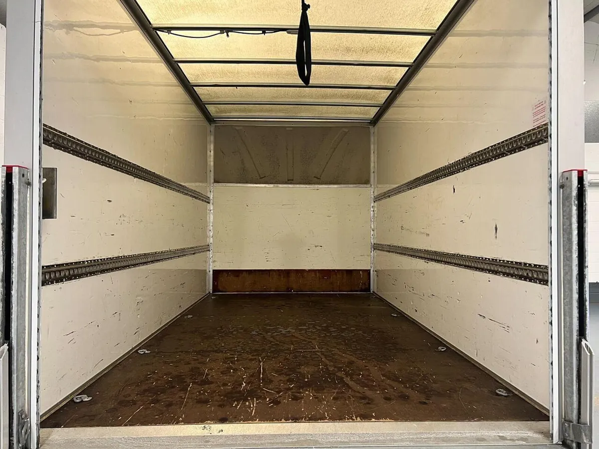 2022 Ford Transit Luton Box Van - Image 3