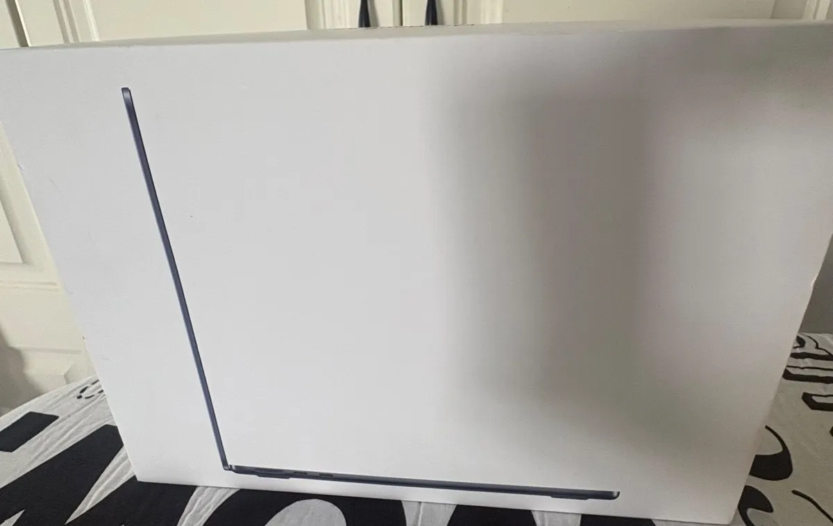 Apple MacBook Air - Image 1