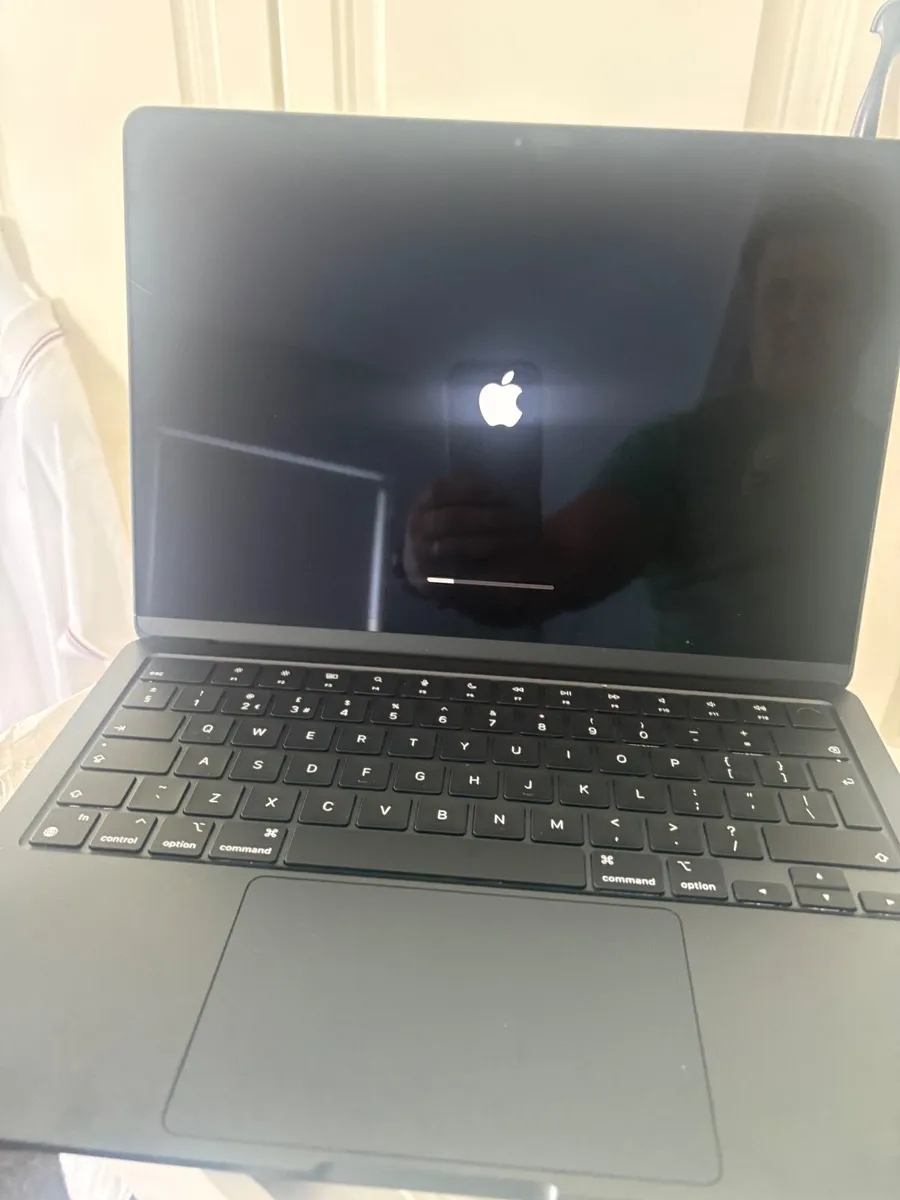 Apple MacBook Air - Image 4