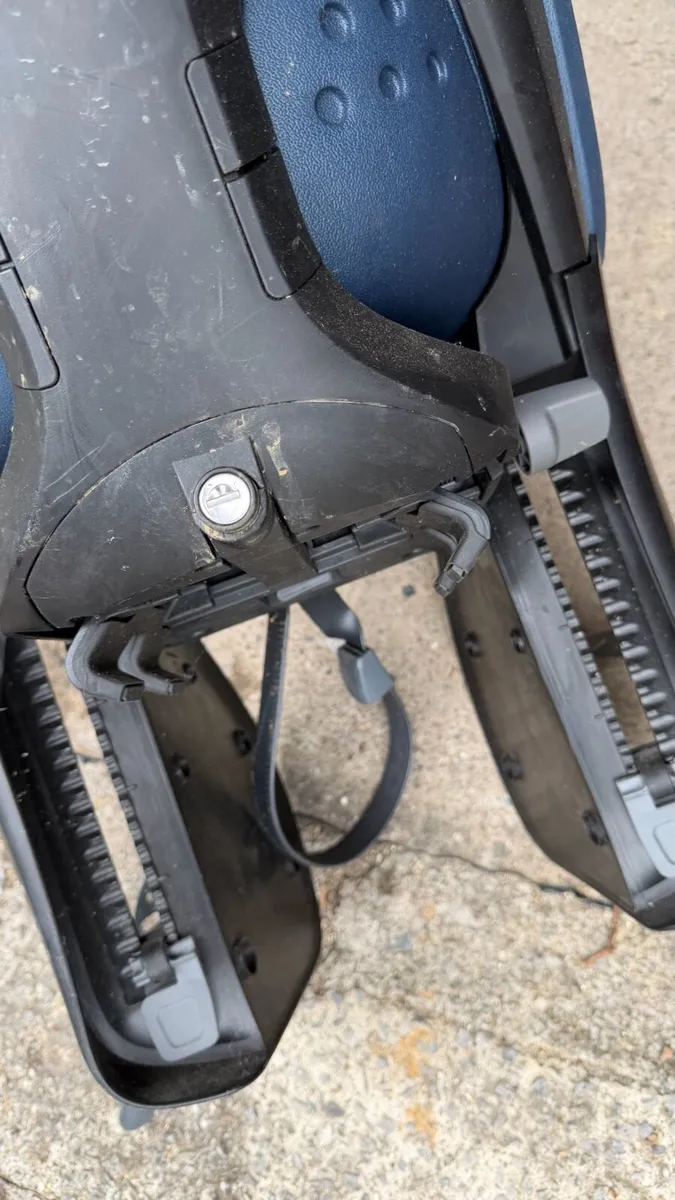 Thule child bike seat - Image 3