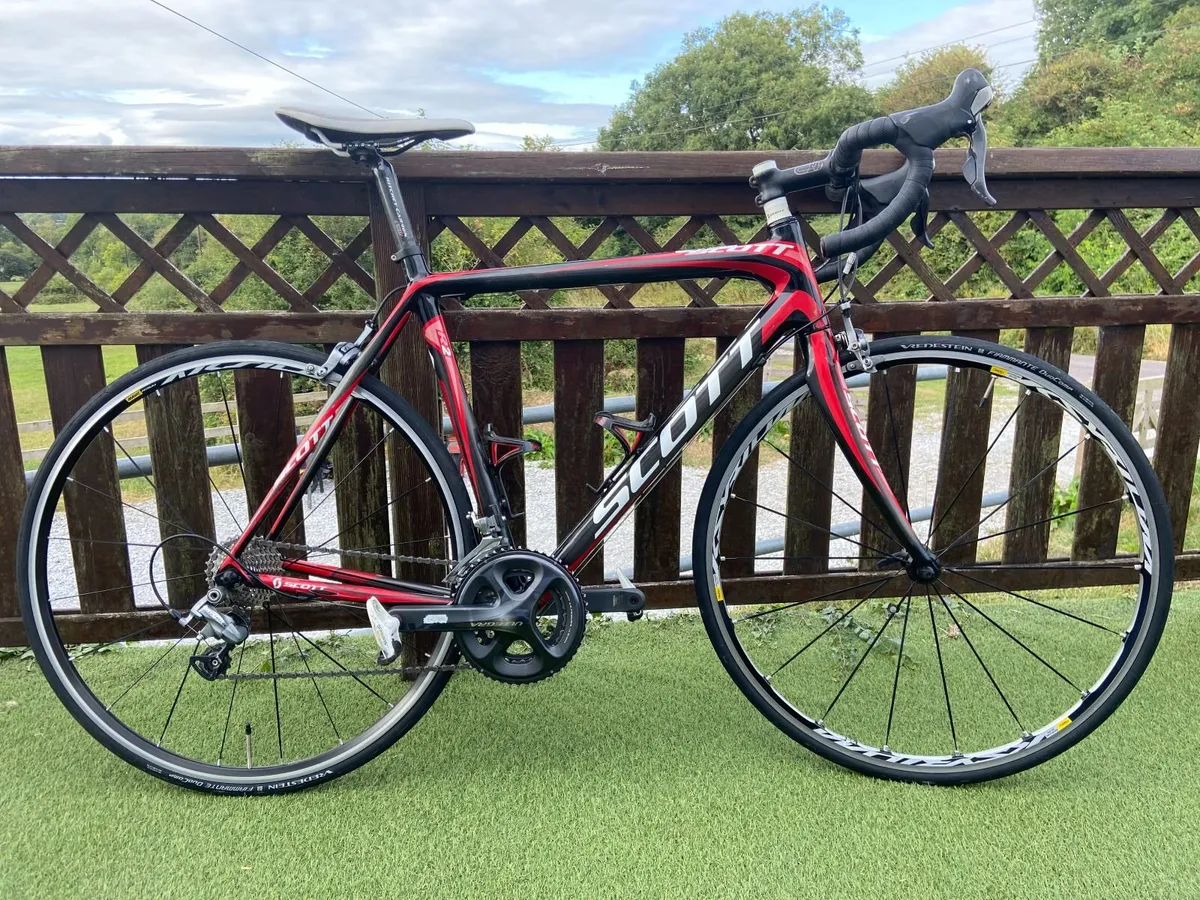 Scott Addict R2 2012 – Full Carbon Road Bike - Image 1