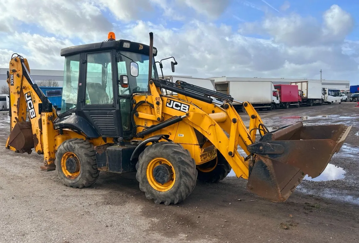 JCB 2CX Streetmaster Backhoe 4 in 1 Loader - Image 2