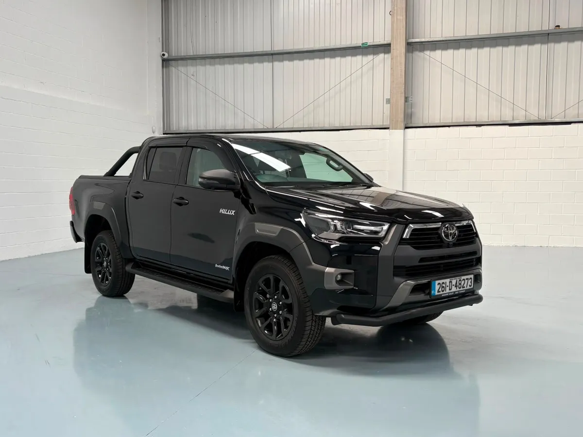 Toyota Hilux BRAND NEW InvincibleX 2.8 Auto - Image 2
