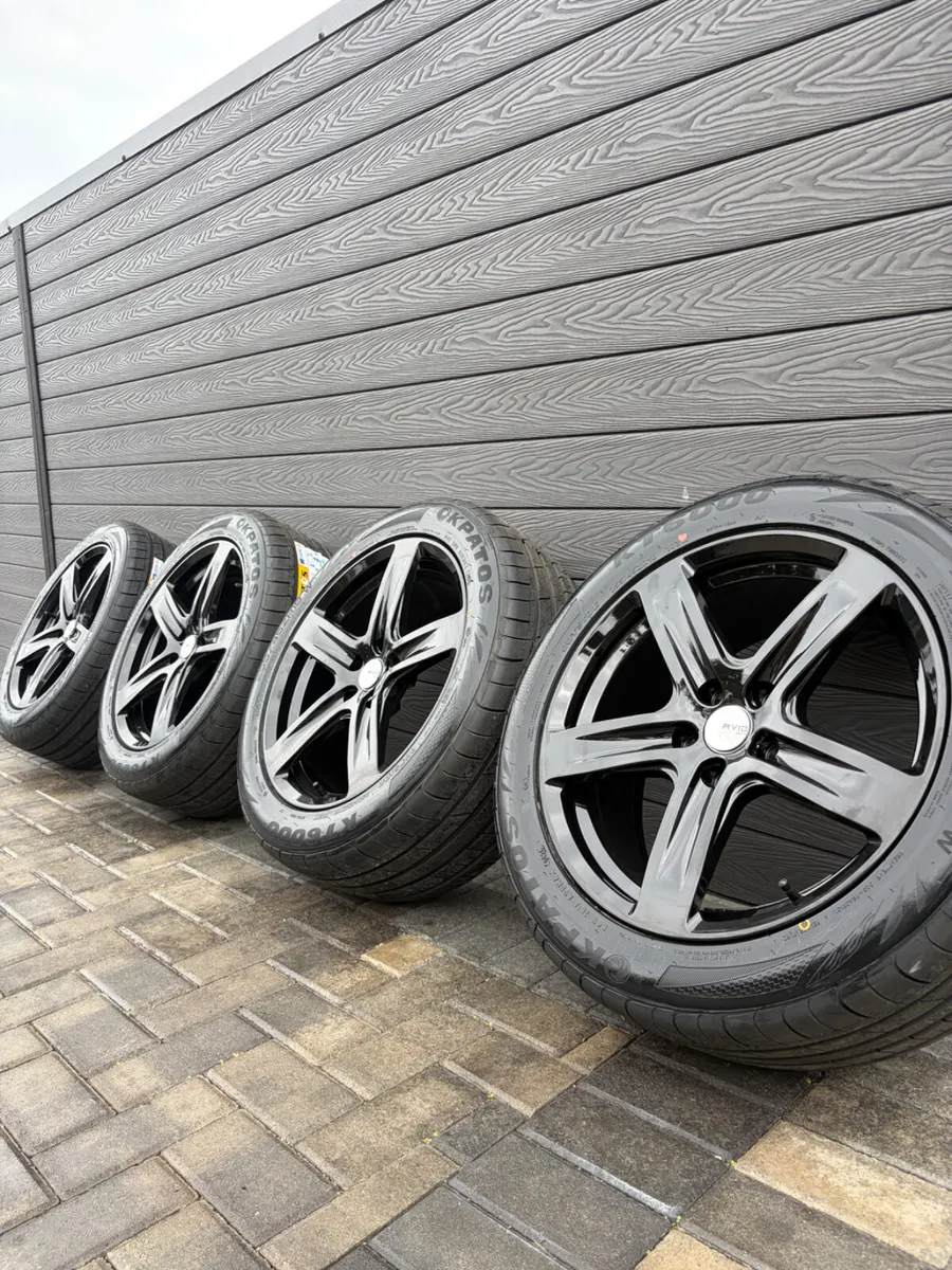 18” BRAND NEW RENUALT TRAFFIC ALLOY WHEELS & TYRES - Image 1