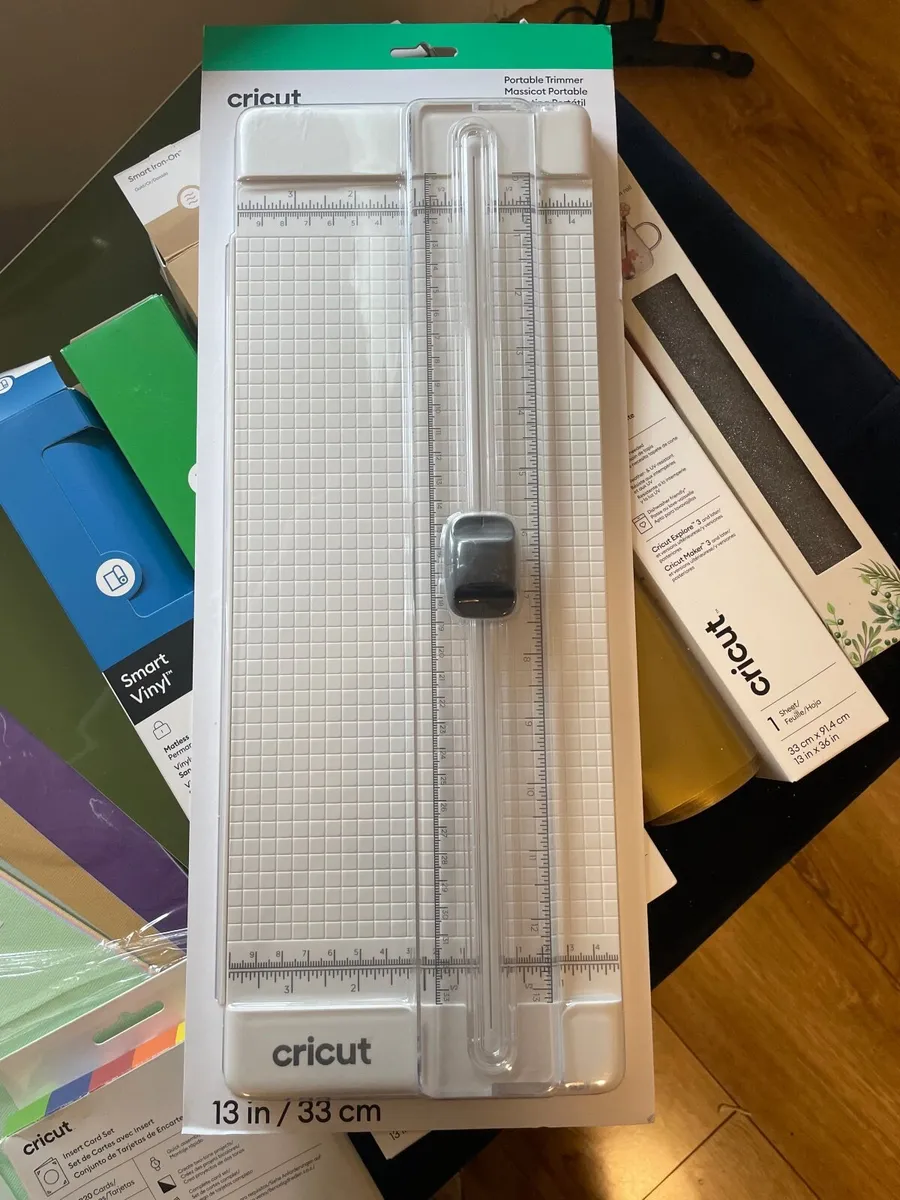 Cricut Maker 4 with cricut tools and vinyl - Image 3