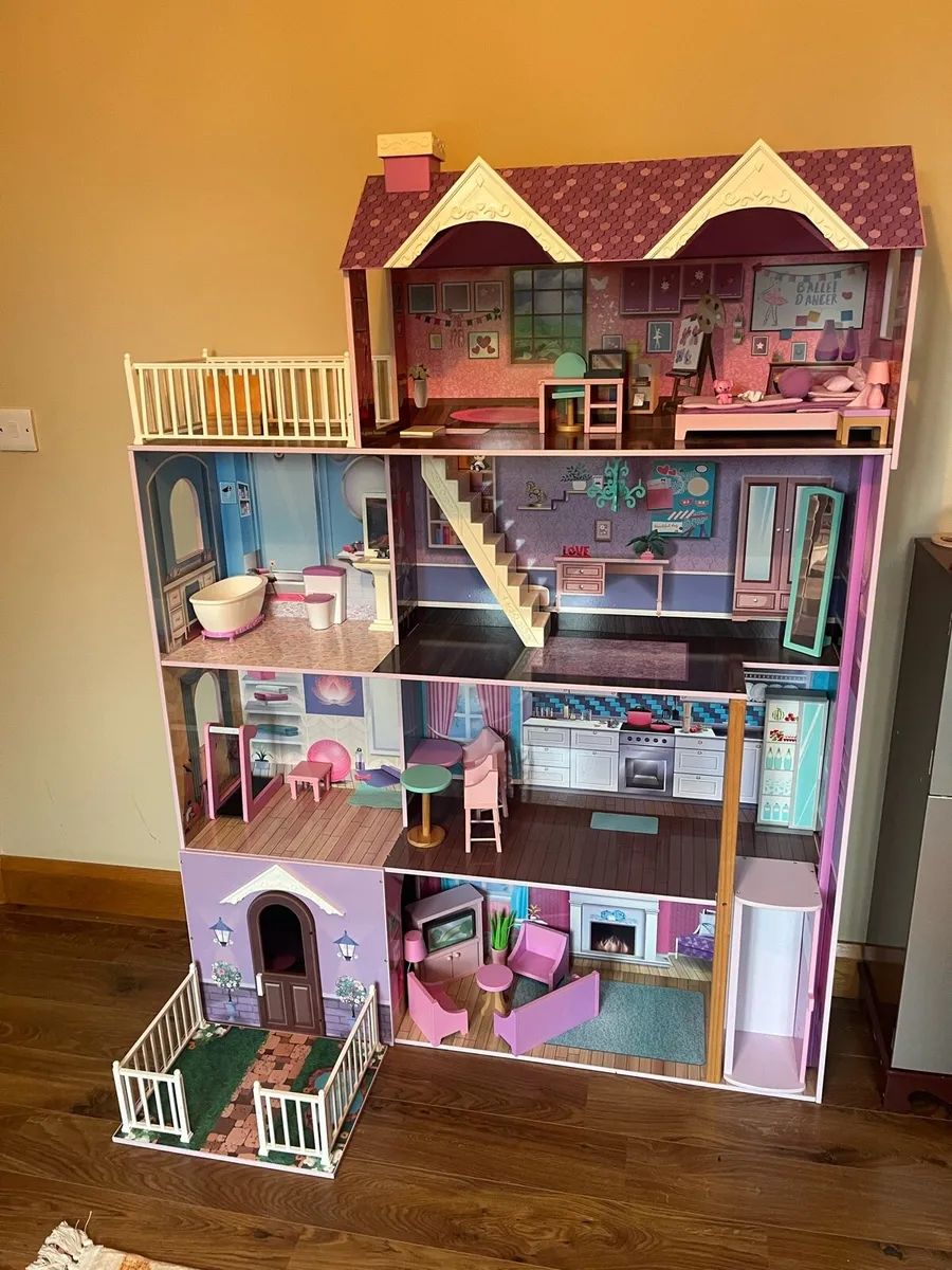 Dolls house - Image 1