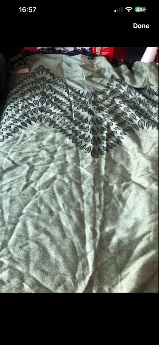 Ladies cashmere shawl €10 - Image 4