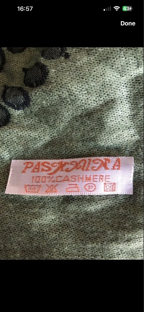 Ladies cashmere shawl €10 - Image 3