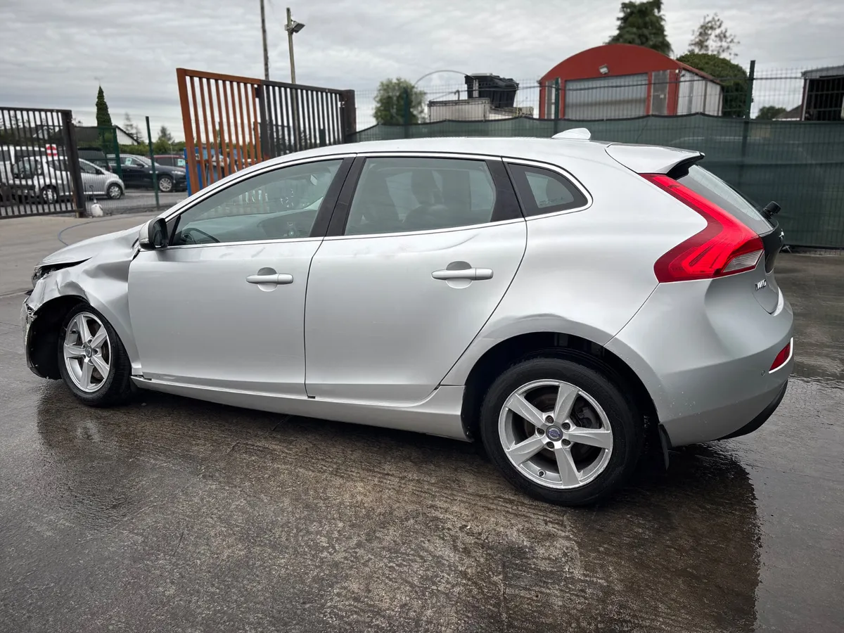 2016 Volvo V40 D2 2.0 Diesel Automatic - Image 4