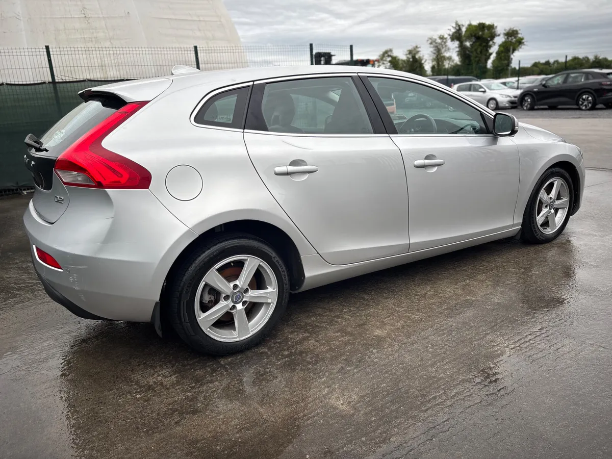 2016 Volvo V40 D2 2.0 Diesel Automatic - Image 3