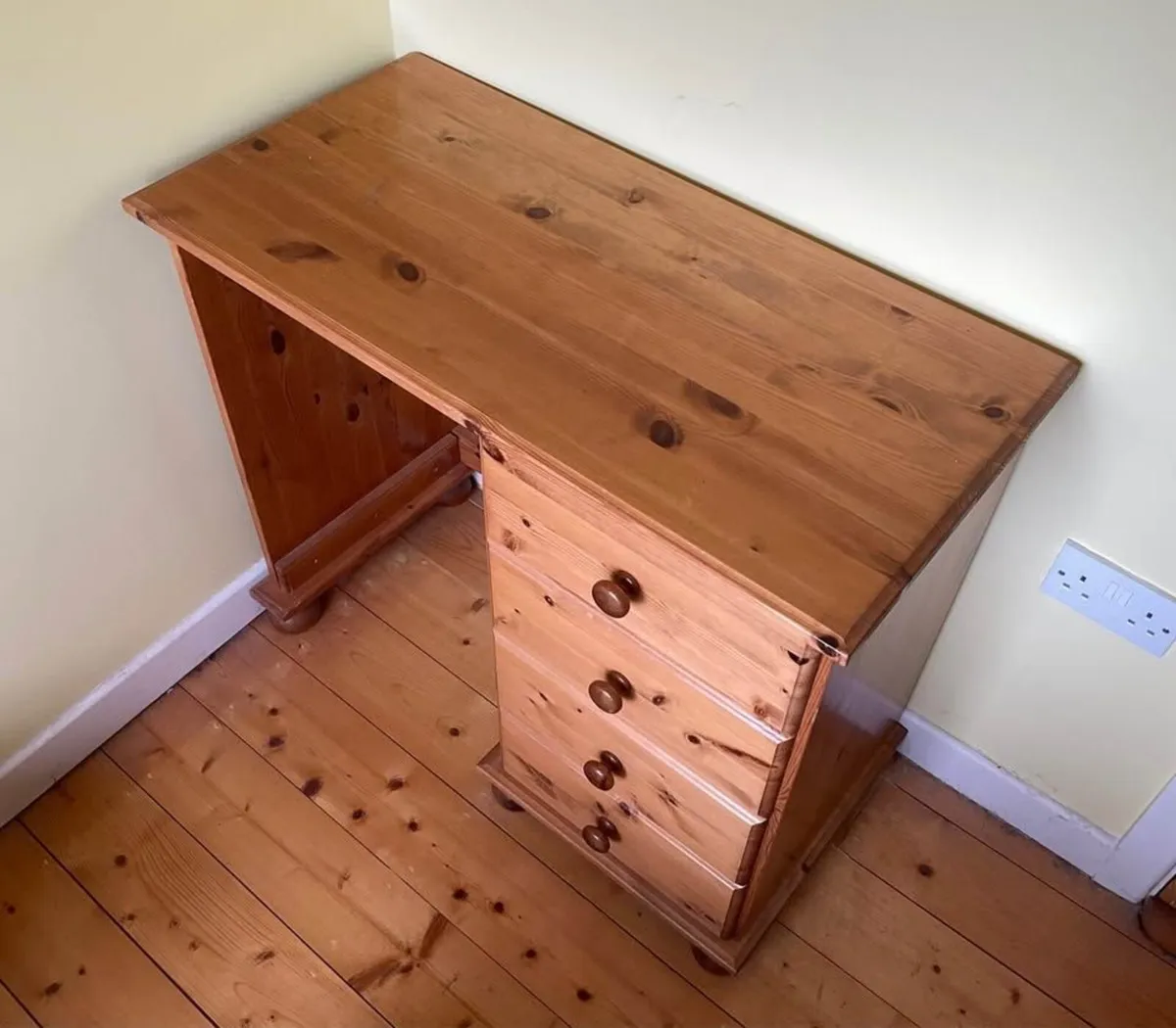 Solid Wooden Dressing Table With Mirror - Image 4