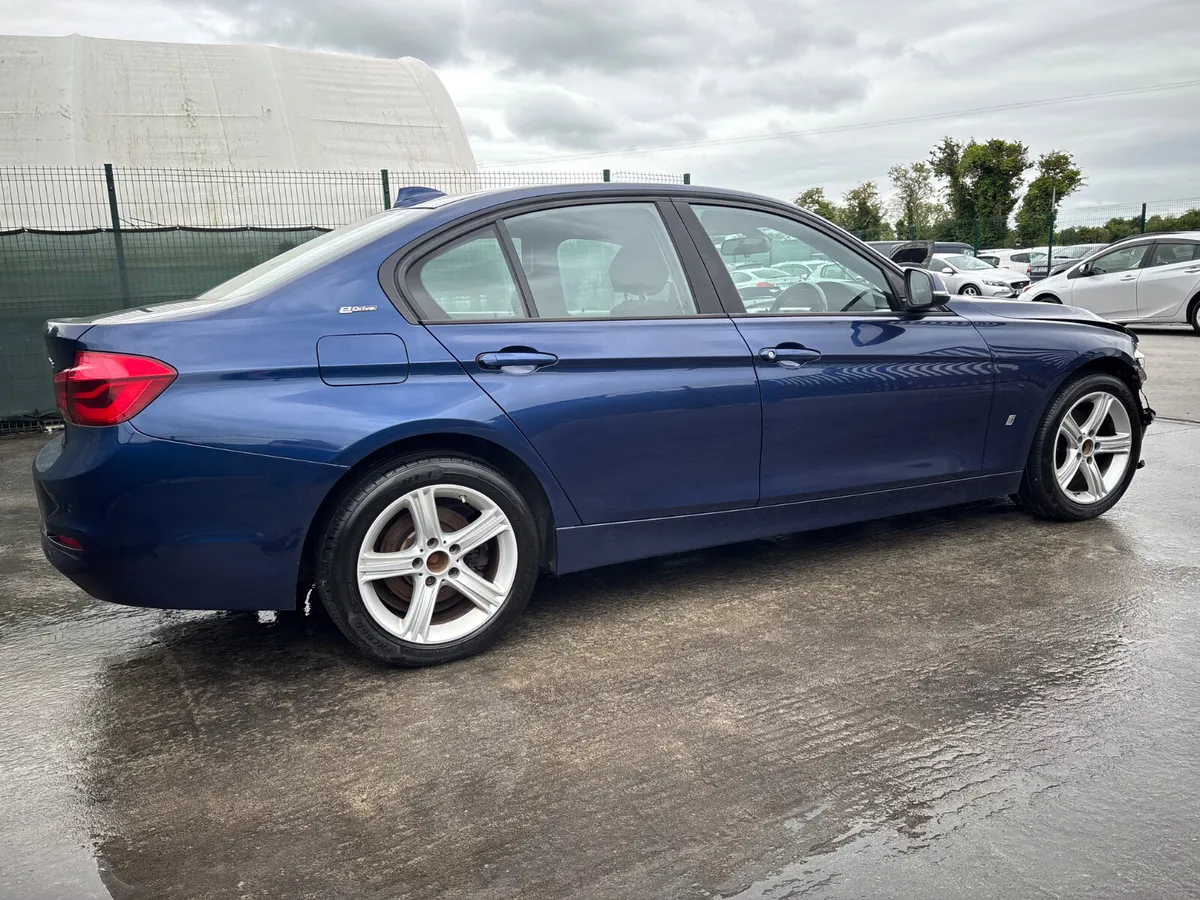 2018 BMW 330e  2.0 Hybrid    Automatic - Image 3