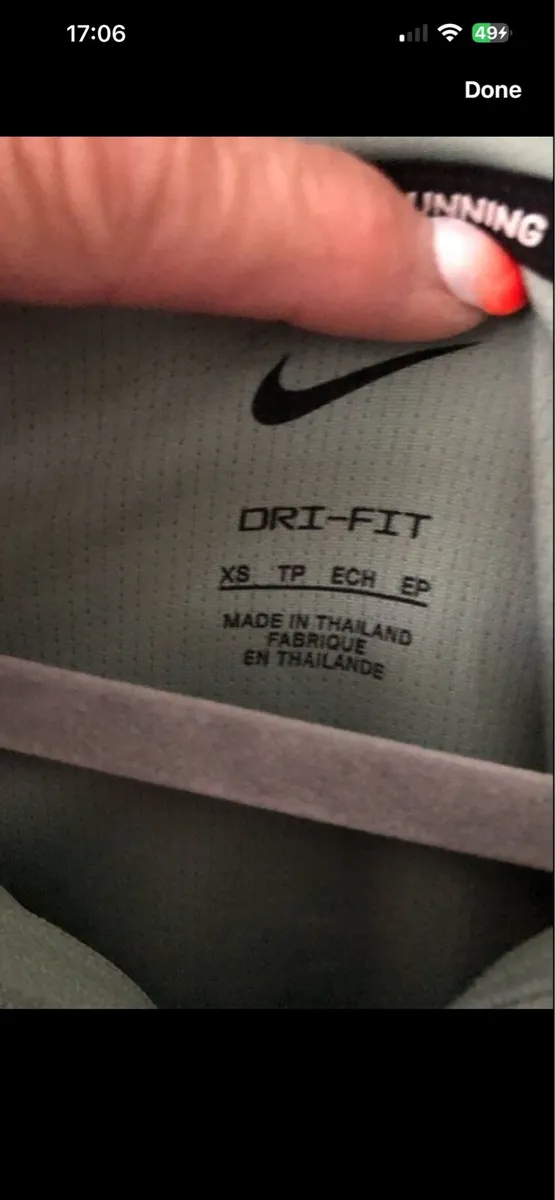 Ladies Nike sweater size XS €10 - Image 3