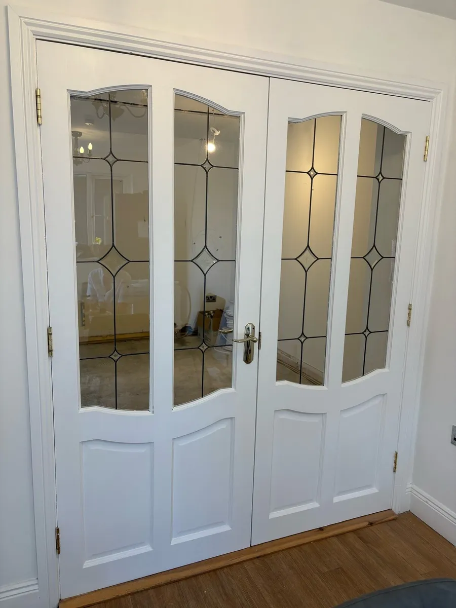 Free double internal doors with decorative glass - Image 1