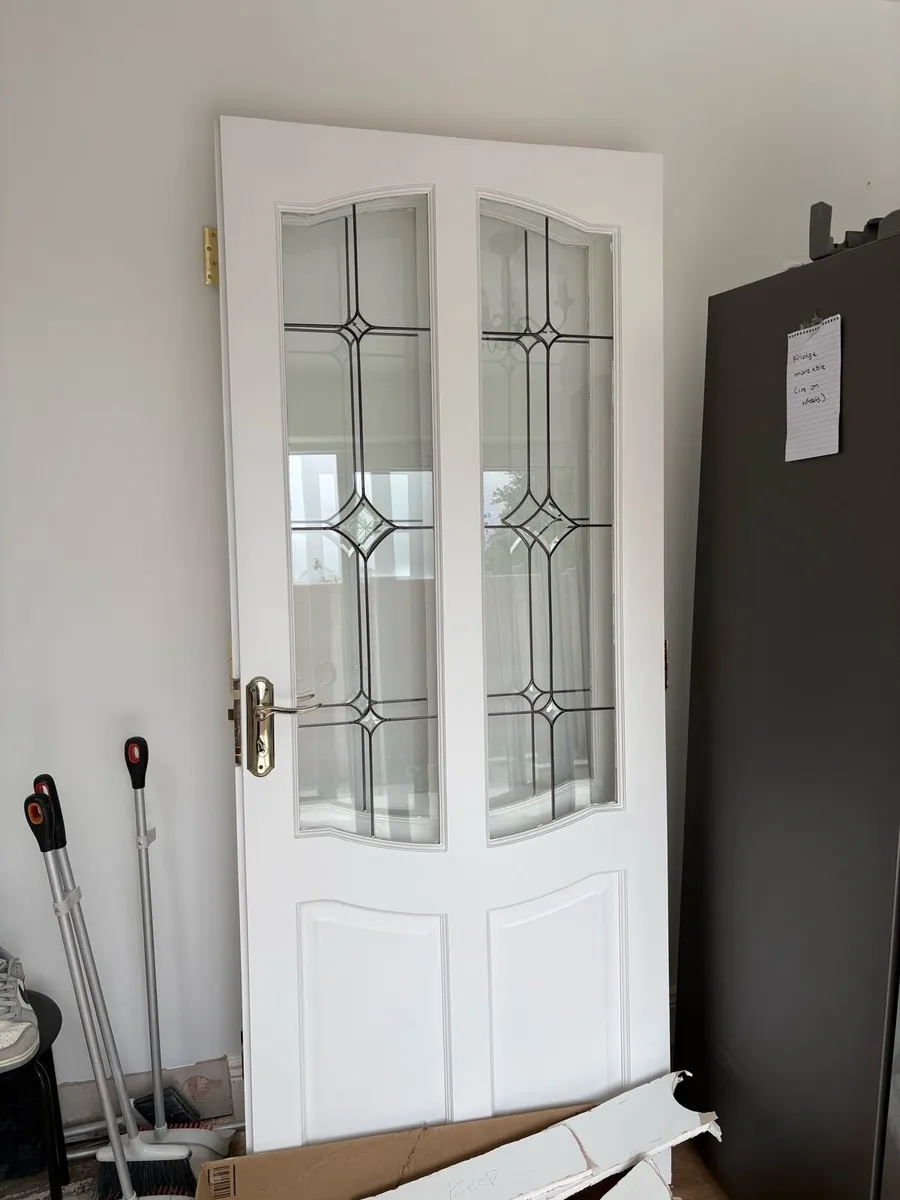 Free double internal doors with decorative glass - Image 2