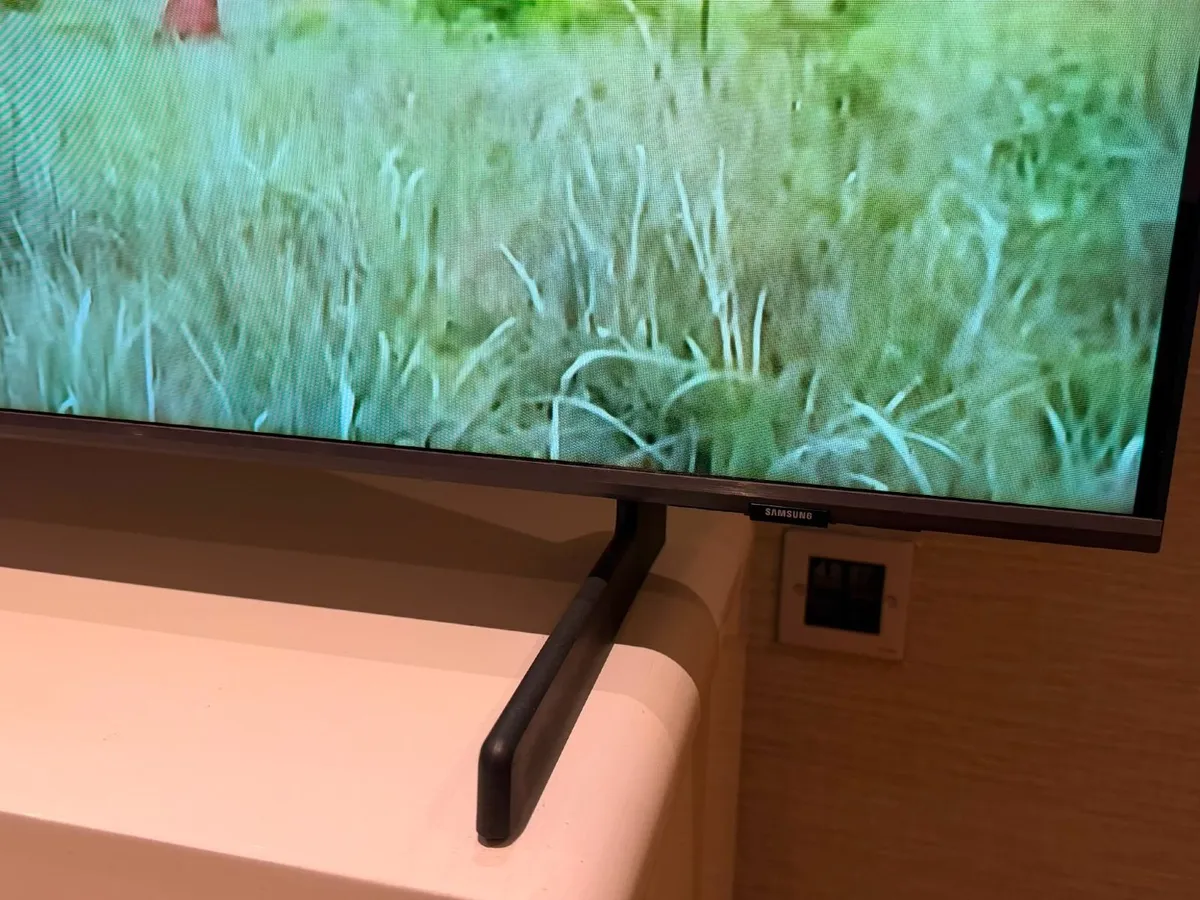 Samsung 65” Q60D QLED 4K Smart TV – Excellent Cond - Image 3