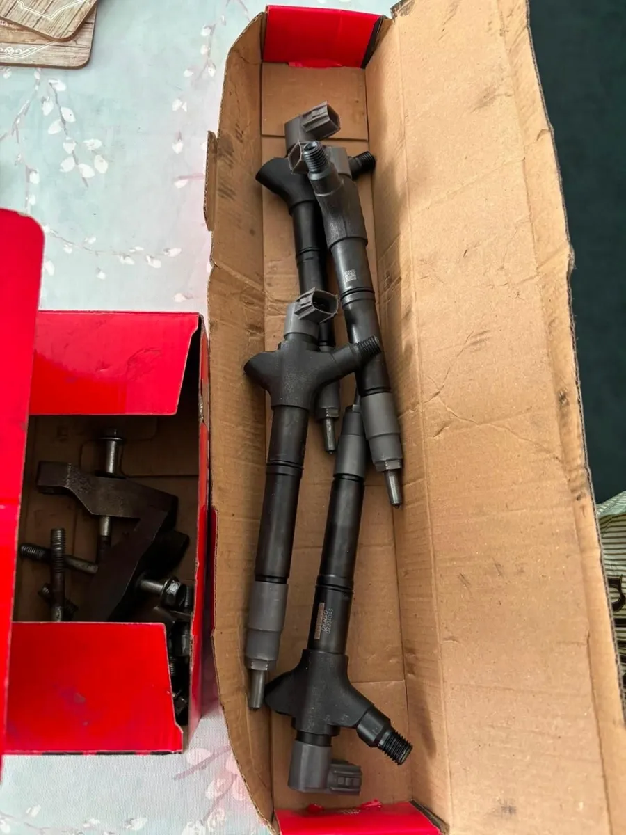 Denso OE Diesel Injectors - Almost new - Image 2
