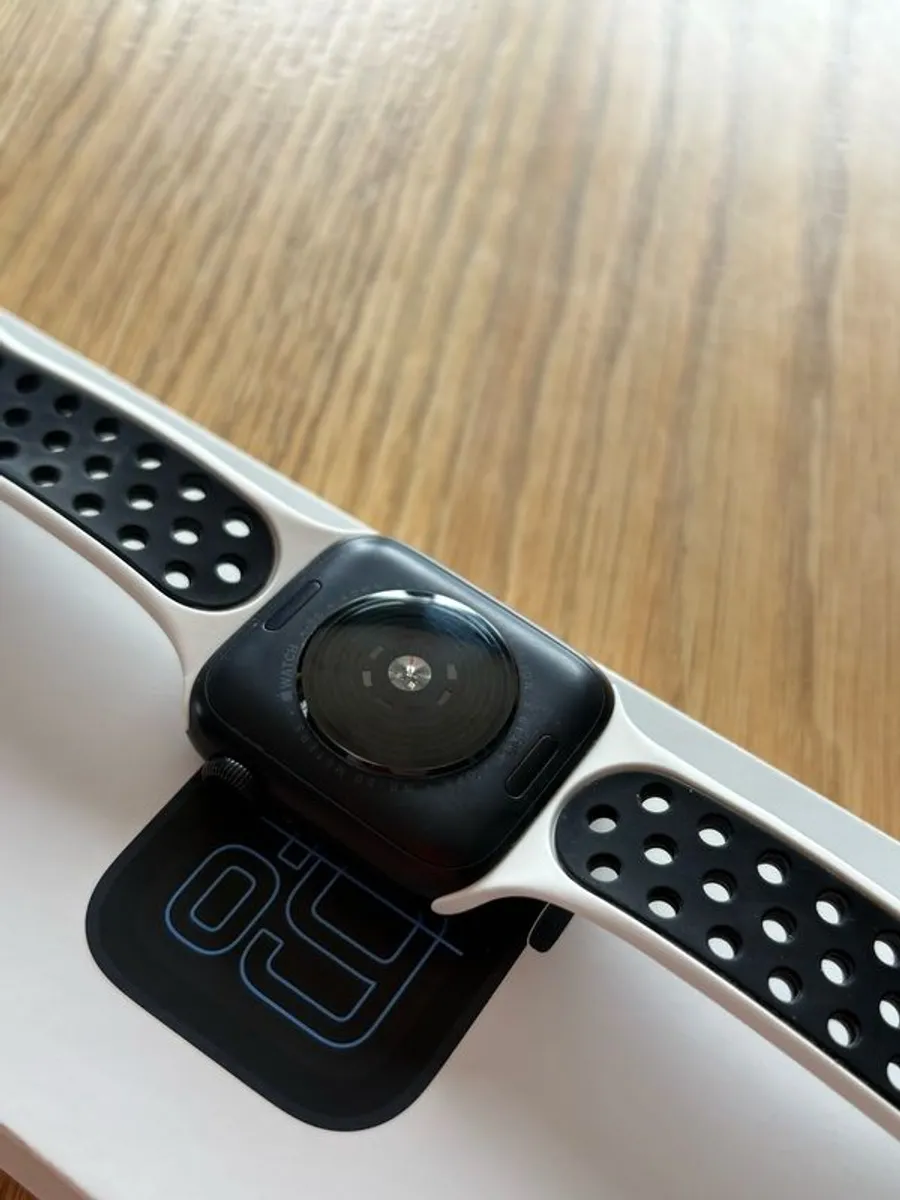 Apple Watch - Image 3
