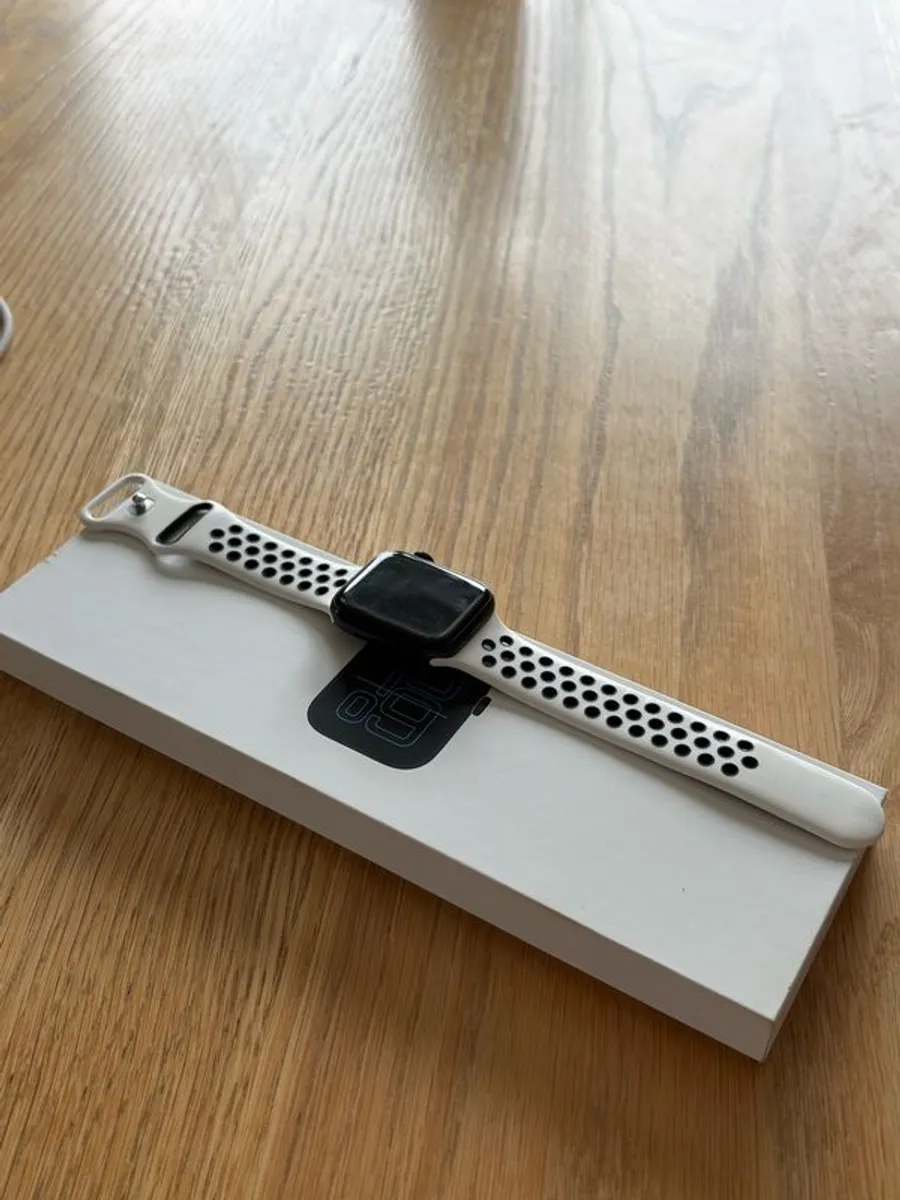 Apple Watch - Image 1
